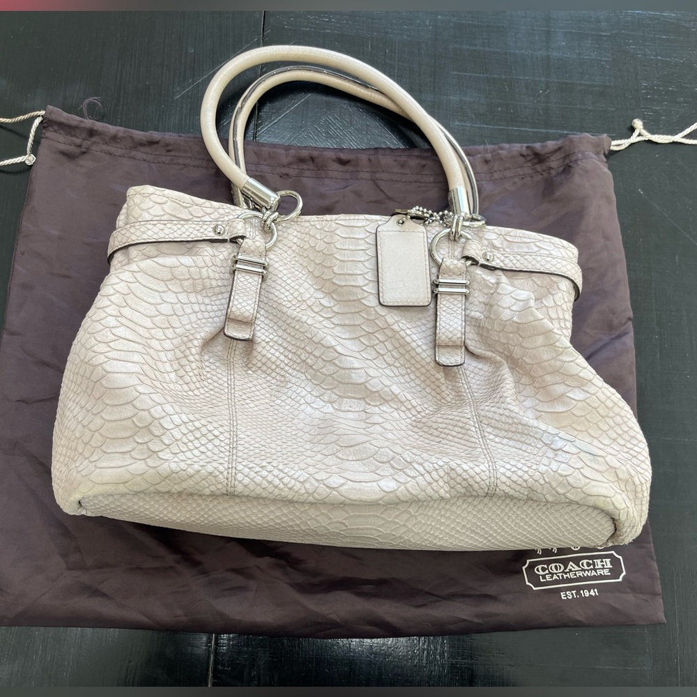 ✨Rare Find✨ Vintage Authentic Limited Edition Coach Embossed Python Lilac Bag - Picture 3 of 11